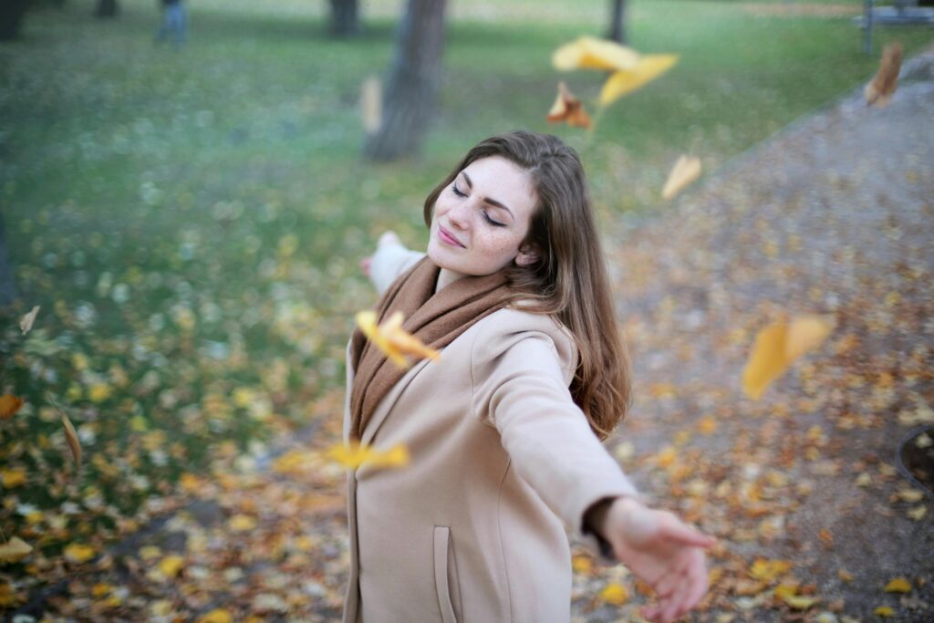 Felicidad en Panamá 2025 - Photo by Andrea Piacquadio from Pexels: https://www.pexels.com/photo/woman-open-arms-while-closed-eyes-smiling-photo-712413/