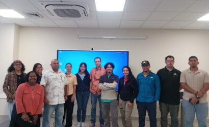 Kimberly McRae y Dr. Jaime González en capacitación de LI-COR 6400XT.