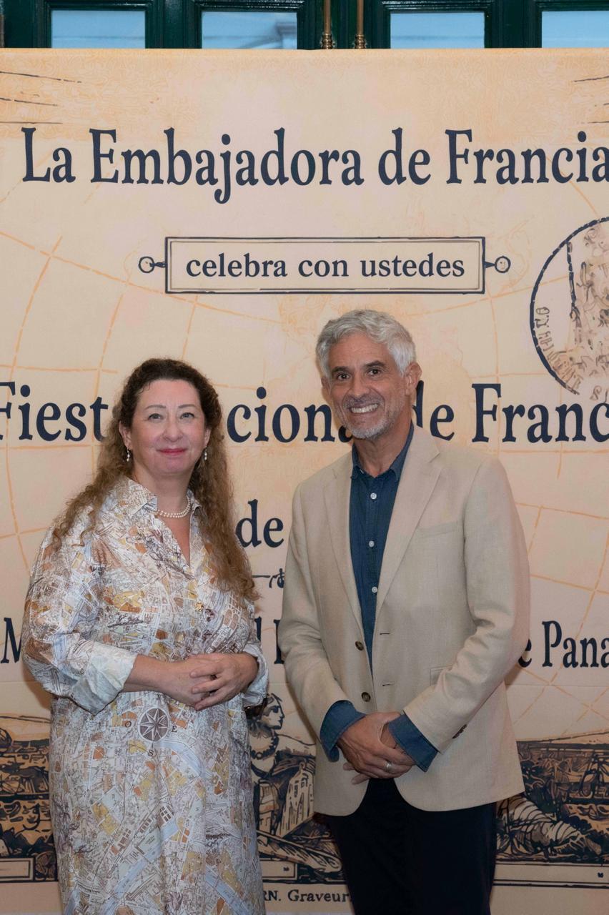 El Dr. Philippe Aniorté, Director de INDICATIC AIP, junto a S.E. la Embajadora de Francia en Panamá, Sra. Aude de Amorim, durante la celebración del 14 de julio 2026