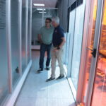 El Dr. Richard Chbeir y el Dr. Philippe Aniorté conversan en las instalaciones de INDICATIC AIP en Panamá
