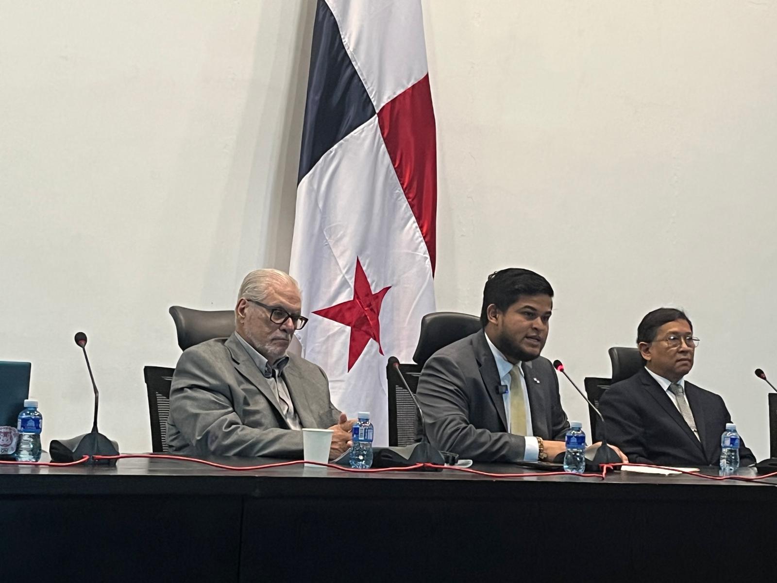 INDICATIC AIP en el Foro de Servicios Públicos de la Asamblea Nacional de Panamá